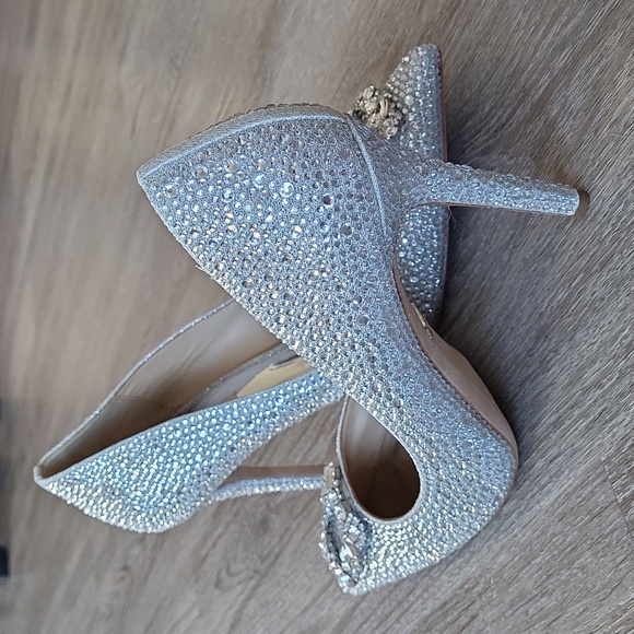 Badgley Mischka Cher II Silver Rhinestone Pump - 9.5 - Picture 11 of 14